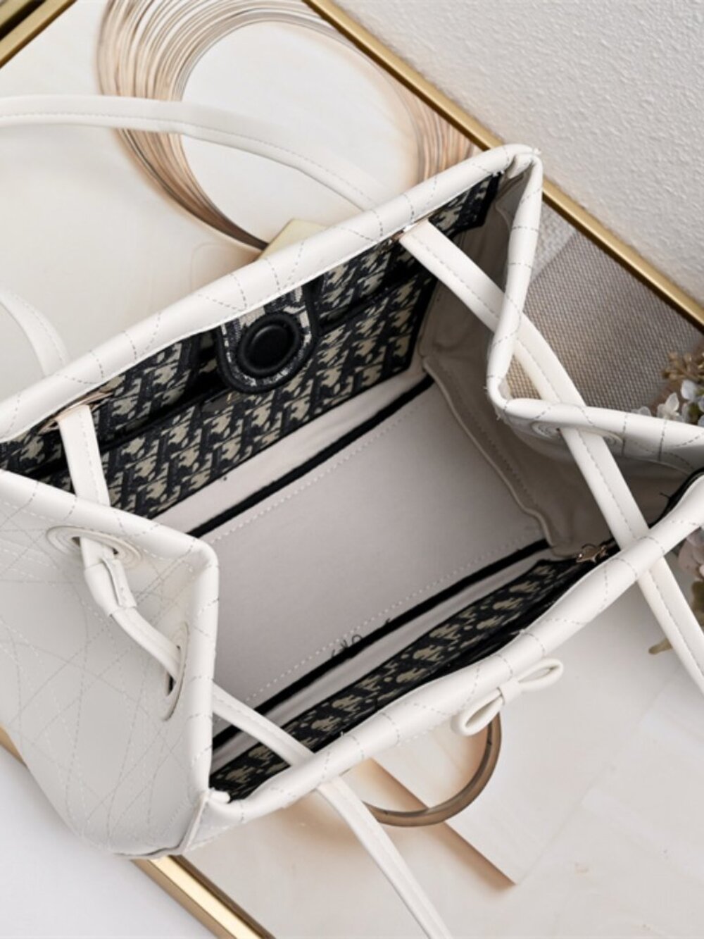 🤍Dior White Bag🤍 - Picture 2 of 5